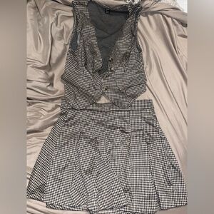 Classic Black and White Houndstooth Skirt